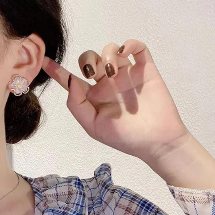 Glow Blossom Earring - Image 5