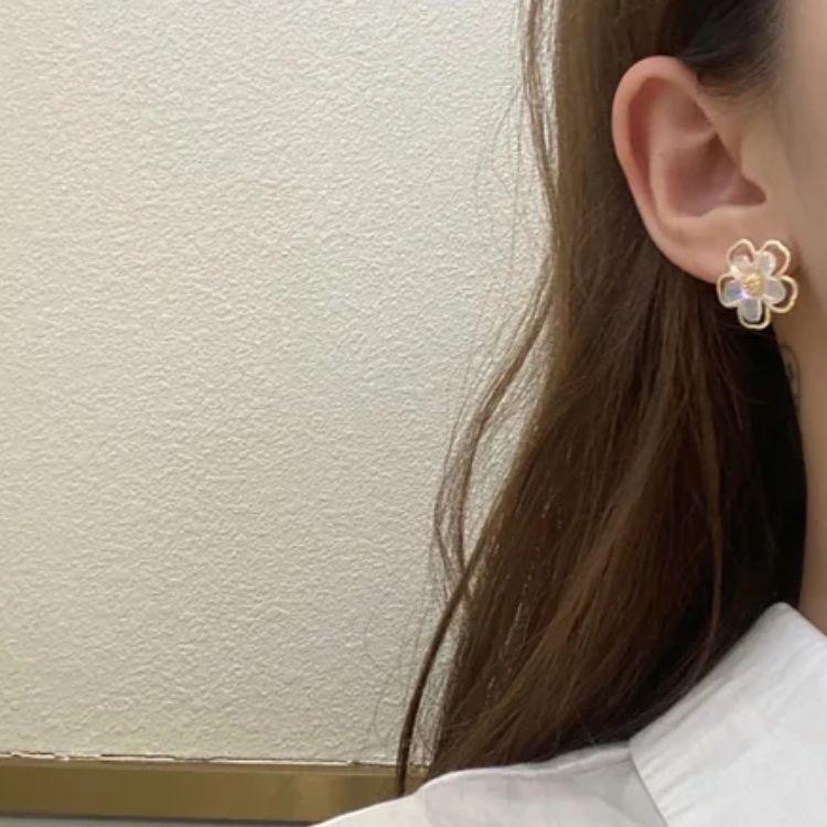 Glow Blossom Earring - Image 7