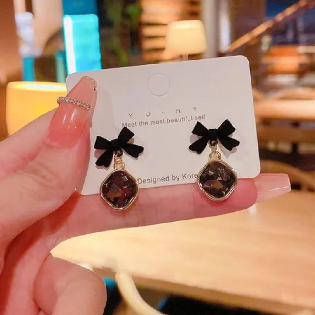 Dazzle Bow Earring - Image 5