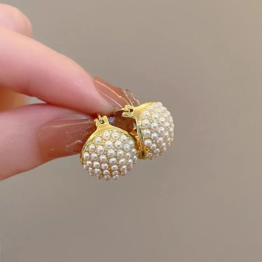 Gilded Scallop Studs Earrings - Image 3