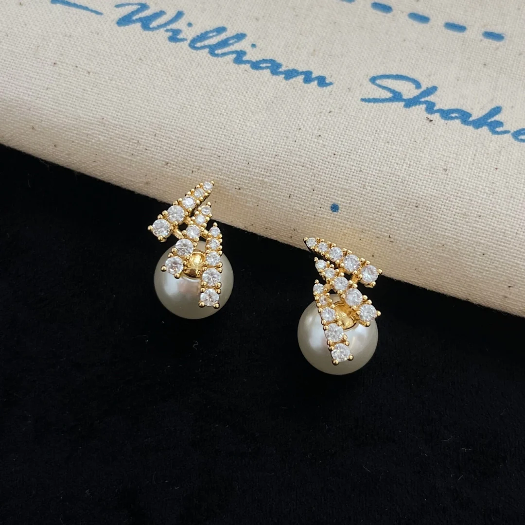 Graceful Glamour Pearls Earrings - Image 4