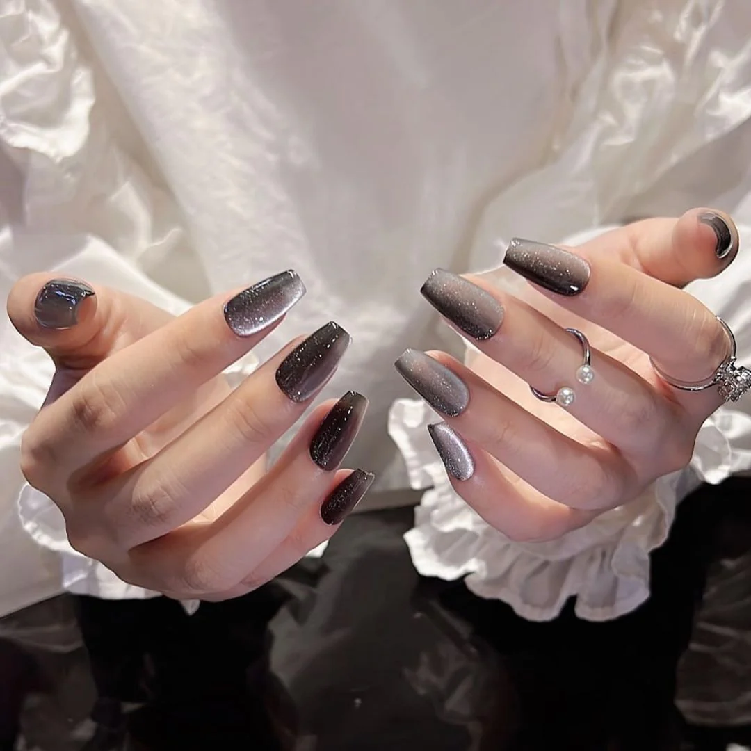 Minimal Grey Nails - Image 3